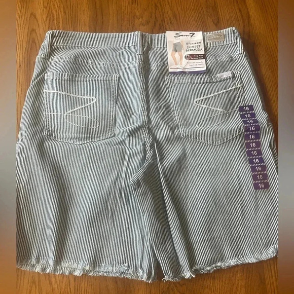 NWT Seven 7 Stripe Denim Bermuda Shorts Blue 16 0283 - Picture 4 of 8